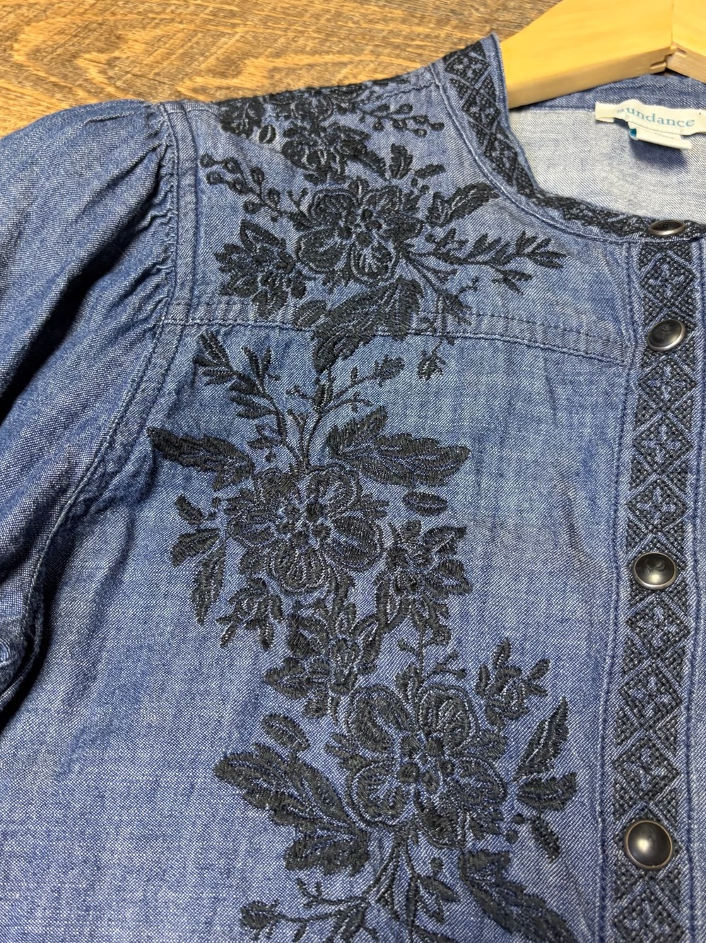 Sundance Lennon Denim Floral Embroidered Snap Shirt Womens Small Blue Chambray - Picture 4 of 12